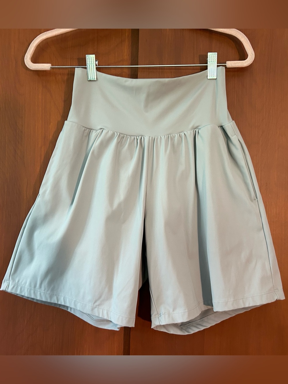 Halara light gray shorts - Picture 4 of 6